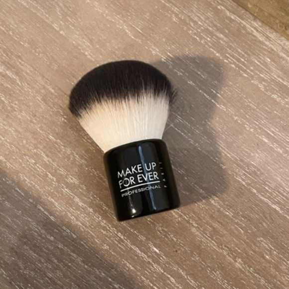 Makeup Forever Kabuki Brush for Powder - Picture 1 of 1